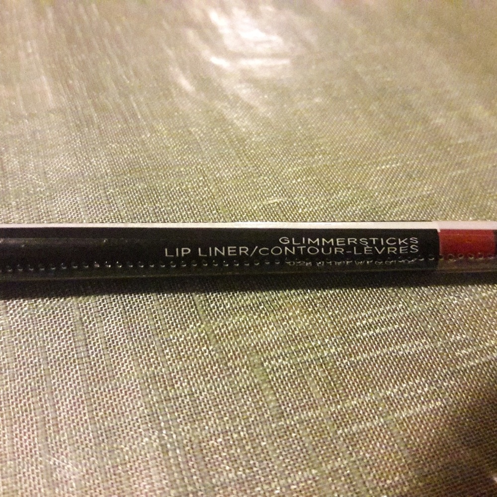 New Glimmersticks AVON  Lip Liner